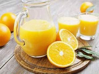 What are the effects of freshly squeezed orange juice?